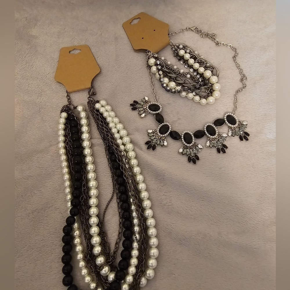 Pearl and Metal Necklaces & Bracelet - Picture 6 of 6